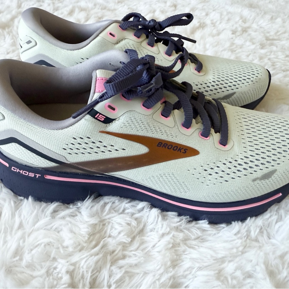 Brooks Women's Athletic Shoes - Cream and Pink